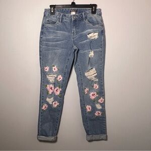 Venus Floral Distressed Jeans‎ Women’s 2 Light Wash Denim Embroidered Vacation